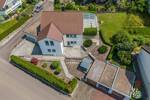 Gepflegtes Einfamilienhaus mit überdachter Terrasse und Garten