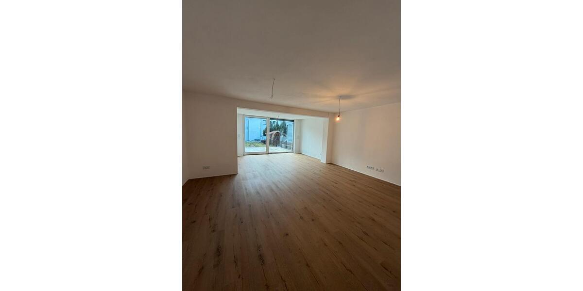 Reihenhaus Stuttgart Stuttgart-West - 8 Zimmer, 197 m&sup2;, 3.100&euro; | Angebot:24574194