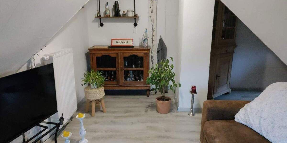 Einfamilienhaus Esslingen am Neckar (Oberesslingen) Oberesslingen - 8 Zimmer, 183 m&sup2;, 639.000&euro; | Angebot:25144407