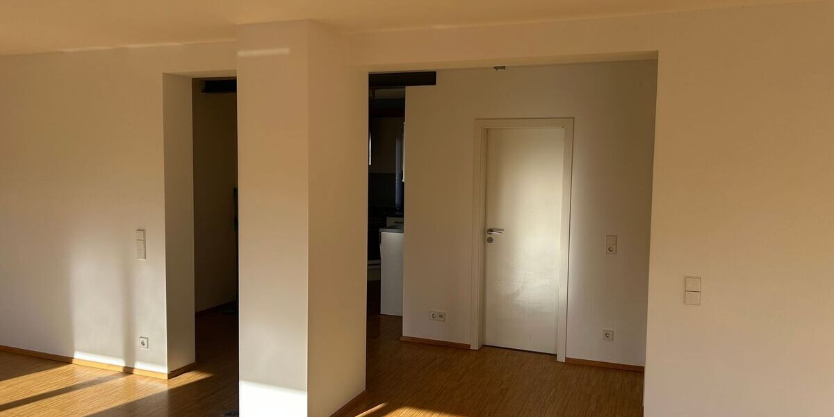 Zwei Zimmer mit Weitblick - Sanierte Wohnung im 1. OG und Balkon - Appartement Stuttgart Botnang | Angebot:26623450