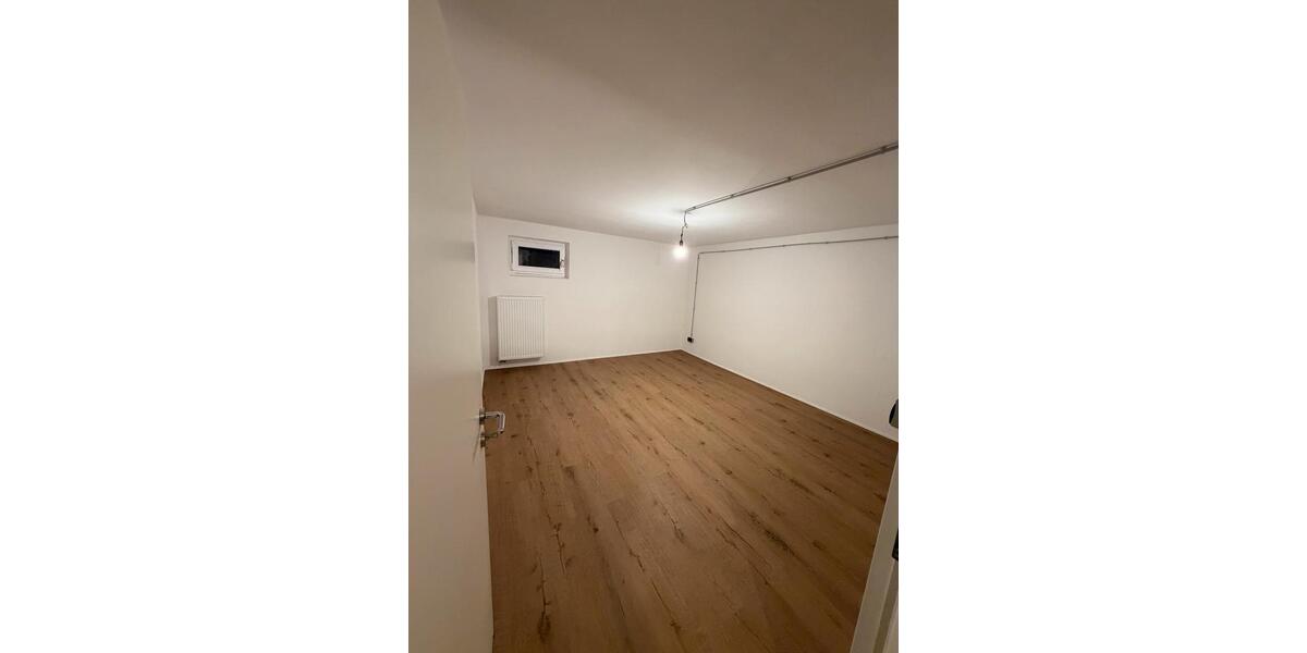 Reihenhaus Stuttgart Stuttgart-West - 8 Zimmer, 197 m&sup2;, 3.100&euro; | Angebot:24574194