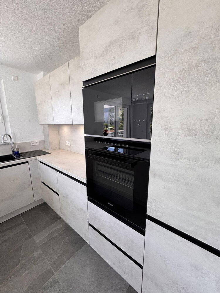 Neubau Sonnige, moderne 3-Zi.-Wohnung mit Balkon, Einbauküche und Stellplatz