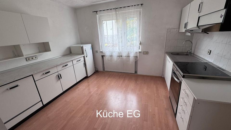 1-2 Familienhaus mit 2 Garagen, Werkstatt und viel Platz