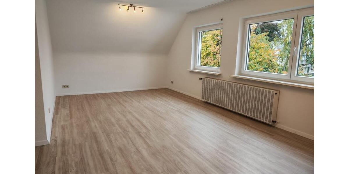 Schöne helle 2 Zimmer DG Wohnung in Stuttgart Sonnenberg 3 zimmer