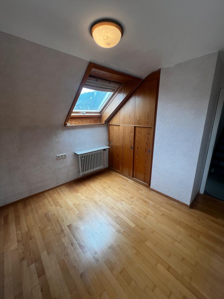 TOP-LAGE REIHENENDHAUS, GROßER GARTEN, GARAGE, KÜ, BAD, GÄSTE-WC,