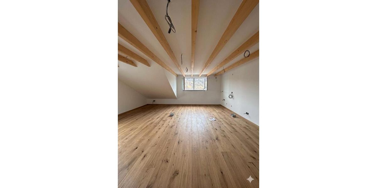 Dachgeschoßwohnung Weinstadt - 3 Zimmer, 71 m&sup2;, 1.050&euro; | Angebot:26525479