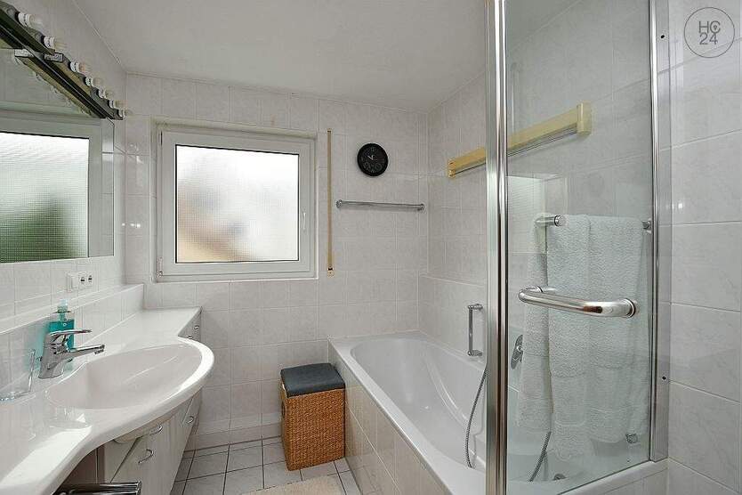 Sonnige, stilvoll möblierte Wohnung mit Balkon in Korntal 2 zimmer