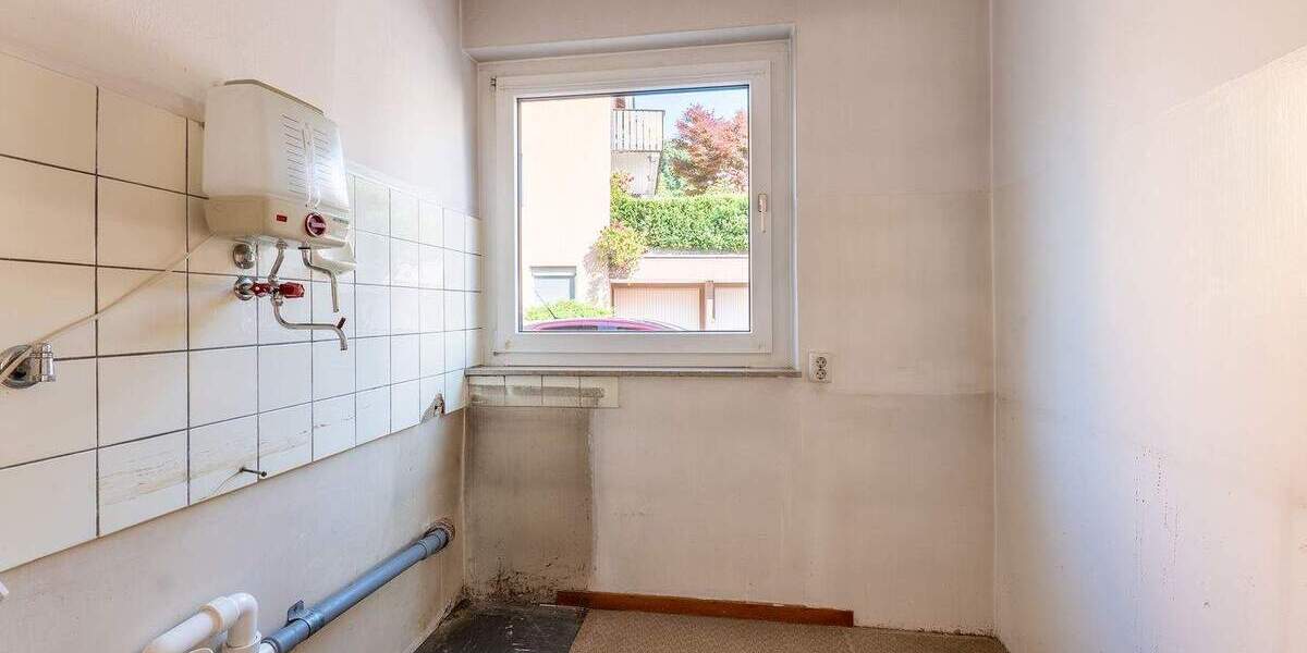 Freistehendes Ein-Zweifamilienhaus mit schönem Garten 8 zimmer