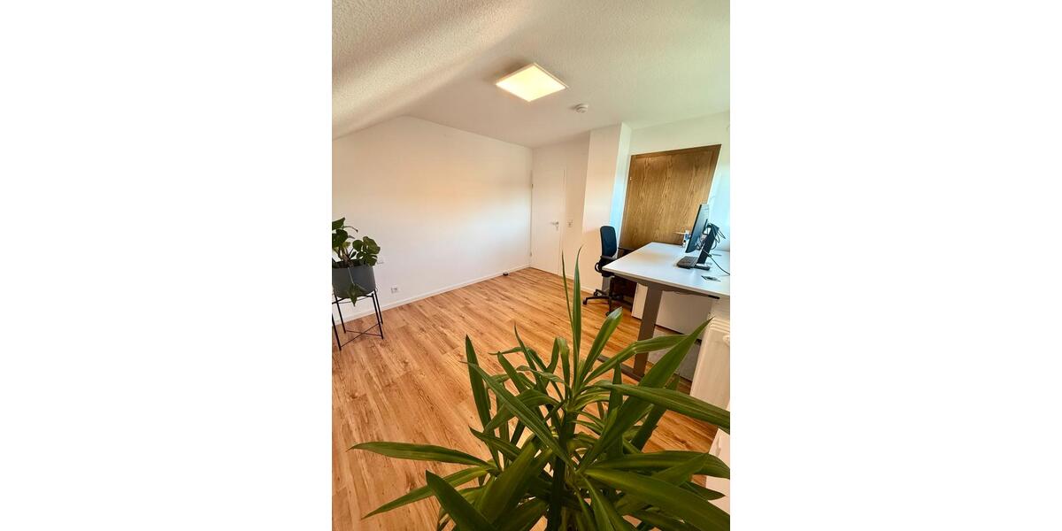 Dachgeschoßwohnung Fellbach Oeffingen - 4 Zimmer, 90 m&sup2;, 1.200&euro; | Angebot:26119987