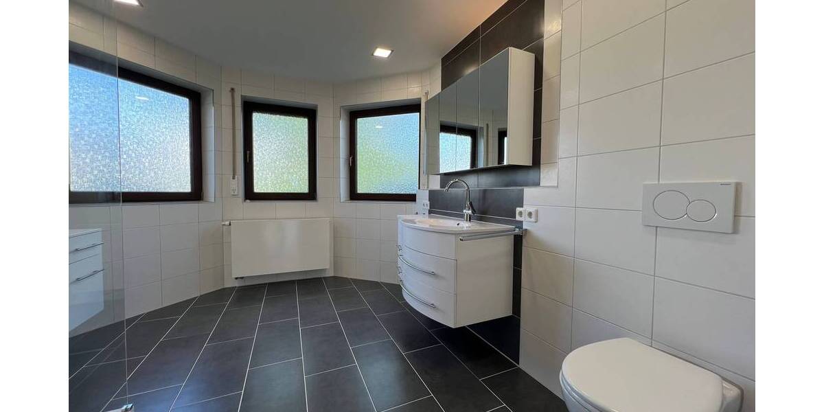 Einfamilienhaus Schwieberdingen - 8 Zimmer, 202 m&sup2;, 950.000&euro; | Angebot:25706113