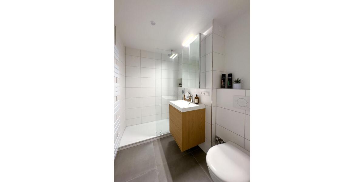 Möblierte 3 Zimmer Wohnung mit Balkon und Tiefgaragen-Stellplatz zimmer