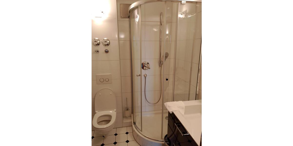 Einfamilienhaus Stuttgart Birkach - 3 Zimmer, 150 m&sup2;, 2.100&euro; | Angebot:25998760