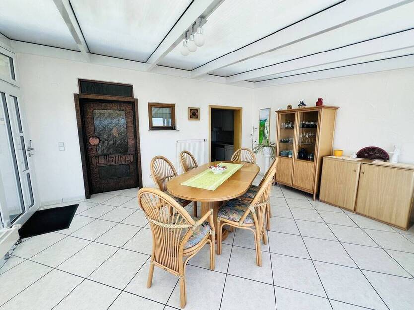 Traumhaus mit großem GartenWintergartenTerrasse und Garage in ruhiger Lage