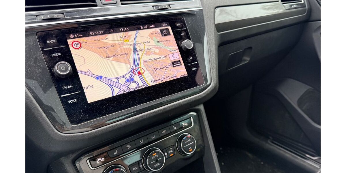 VW Tiguan 97.000 km 24.999 € Stuttgart 70435