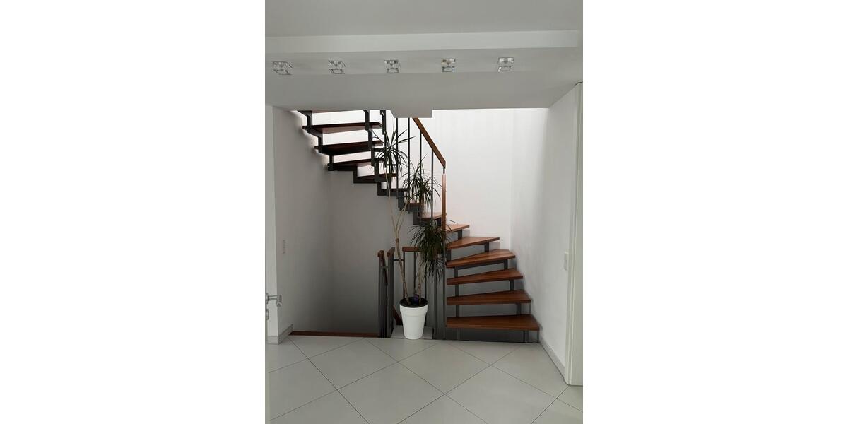 Einfamilienhaus Ostfildern - 7 Zimmer, 150 m&sup2;, 2.700&euro; | Angebot:24733813