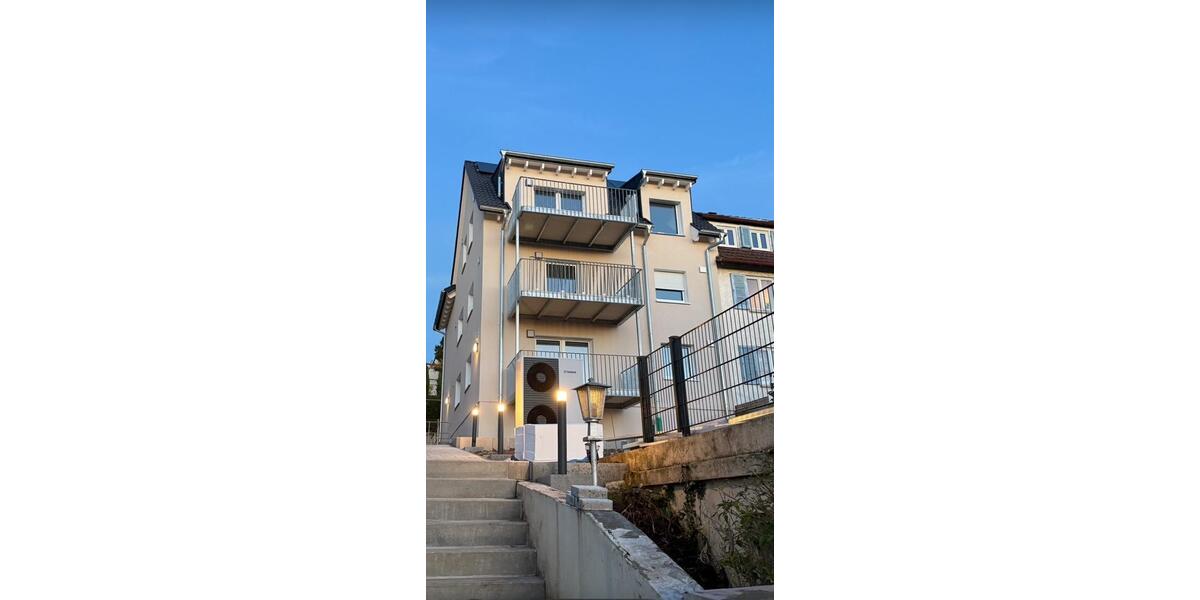 Möblierte - Moderne kernsanierte 3-Zimmer-Wohnung mit Balkon 3 zimmer