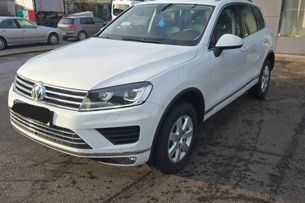 VW Touareg 115.000 km 24.900 € Stuttgart 70374