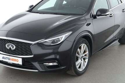 INFINITI Q30