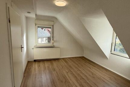 • Sanierte 3-Zimmer-DG-Wohnung Stadtmitte 3 zimmer