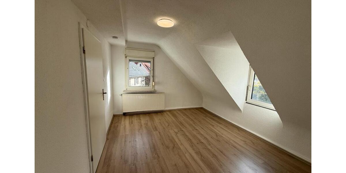 • Sanierte 3-Zimmer-DG-Wohnung Stadtmitte 3 zimmer