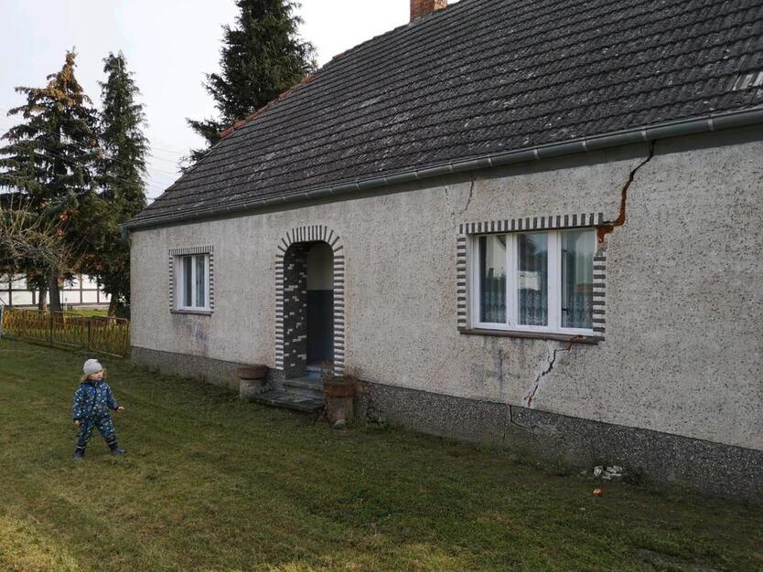 Haus mit 1200 qm Grundstück zu verkaufen