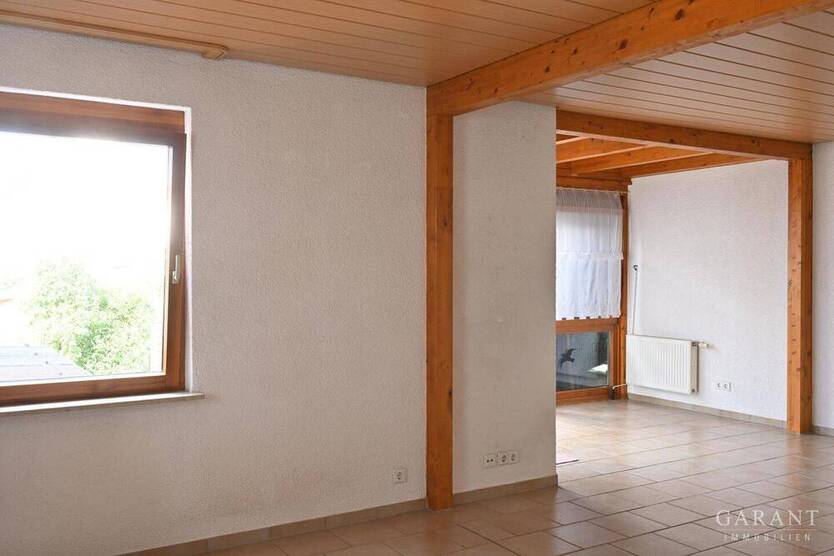 Moderne Doppelhaushälfte mit Garten in der Stadtmitte