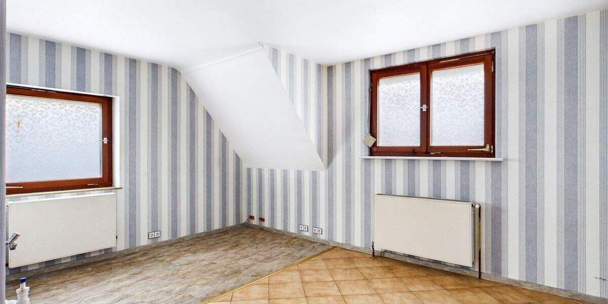 Mehrfamilienhaus, Wohnhaus Ludwigsburg Neckarweihingen - 6 Zimmer, 180 m&sup2;, 550.000&euro; | Angebot:25772242