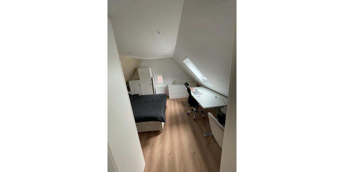 Dachgeschoßwohnung Esslingen am Neckar Oberesslingen - 2 Zimmer, 40 m&sup2;, 850&euro; | Angebot:25088748