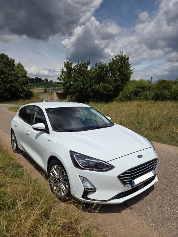 Ford Focus 56.000 km 16.700 € Schorndorf 73614