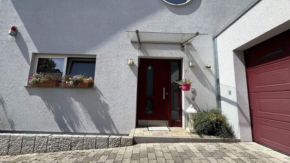 Freistehendes Einfamilienhaus mit Wellnessbereich, Einliegerwohnung und Doppelgarage in Kornwestheim 8 zimmer