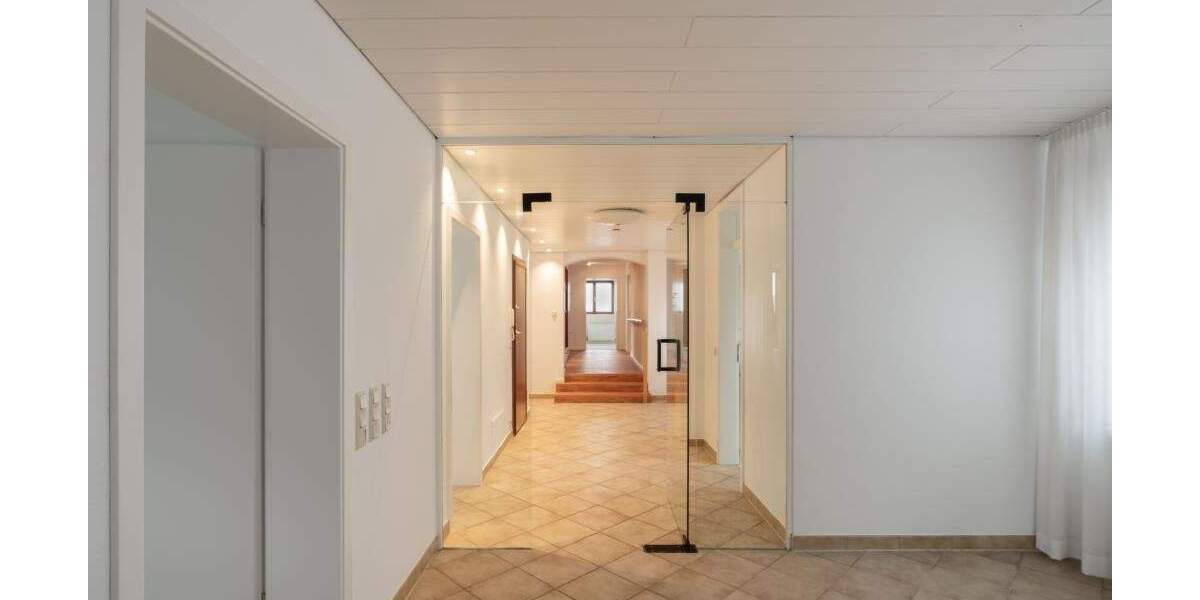 PROVISIONSFREI Grosszügige exklusive Wohnung, mit 2 Garagen in Zentrumsnähe Fellbach Rathaus 5 zimmer