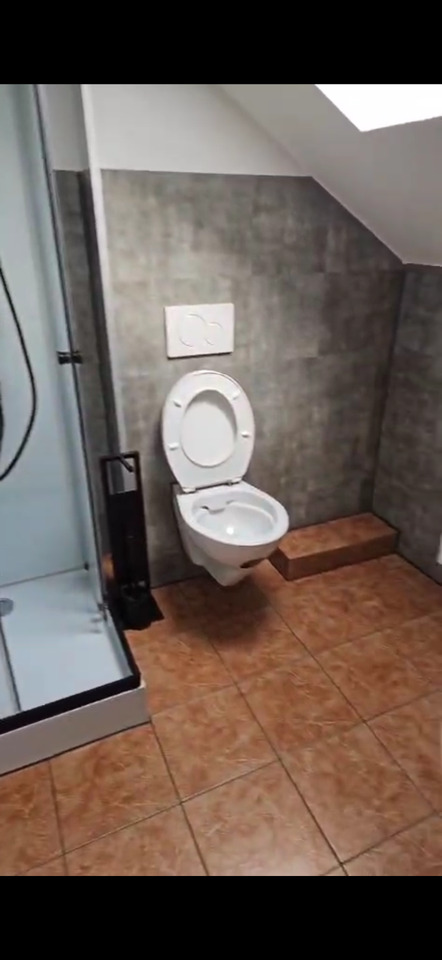 1 Zimmer Dachgeschoßwohnung, kernsaniert