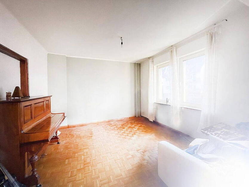 Aussichtsreiche Perspektiven - MFH mit 4 freien Wohneinheiten plus ausbaufähiges DG