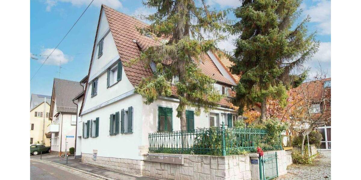 Charmantes Zweifamilienhaus mit historischem Gewölbekeller und zwei Südterrassen in Möhringen 7 zimmer