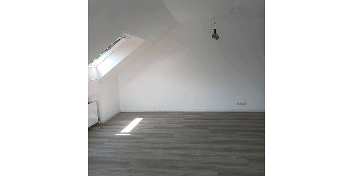 Dachgeschoßwohnung Wolfschlugen - 2 Zimmer, 60 m&sup2;, 750&euro; | Angebot:26336080