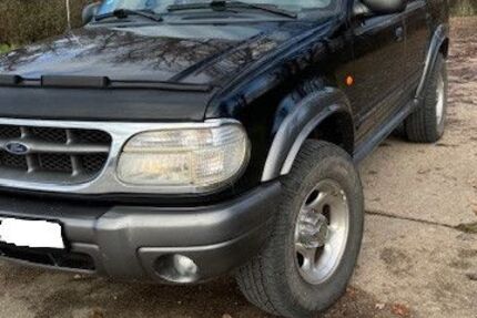 Ford Explorer 196.000 km 4.900 € Pleidelsheim 74385