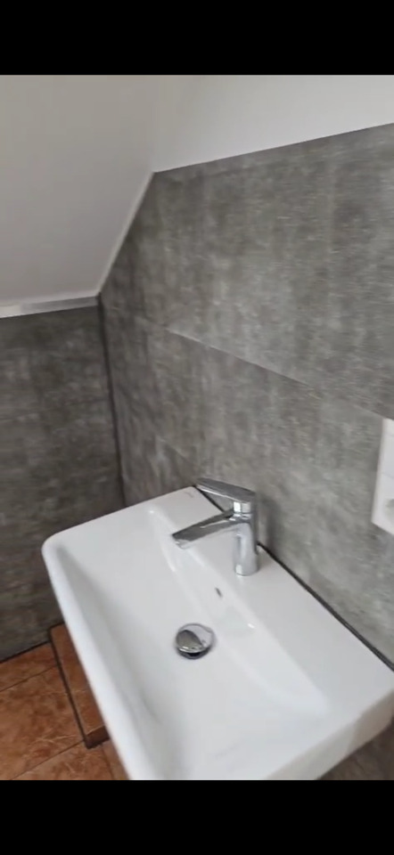 1 Zimmer Dachgeschoßwohnung, kernsaniert