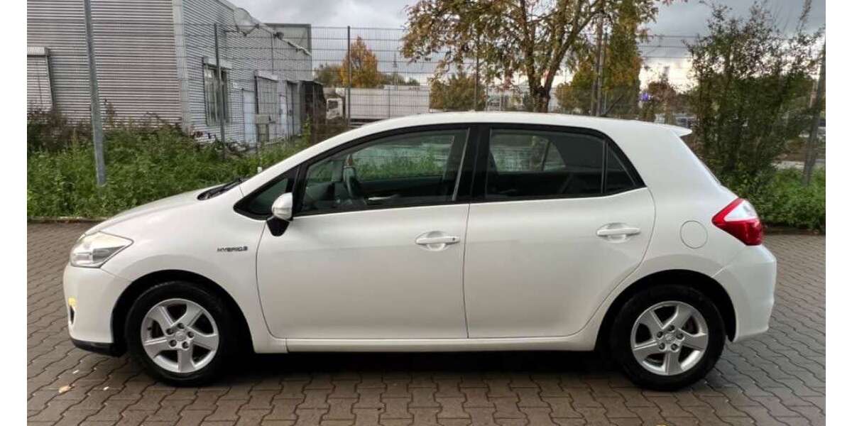 Toyota Auris 140.500 km 8.000 &euro; Stuttgart 70182