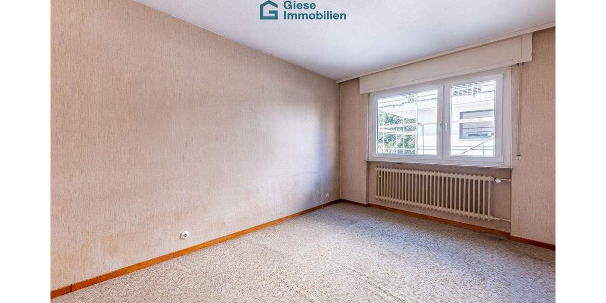 Freistehendes Ein-Zweifamilienhaus mit schönem Garten 8 zimmer