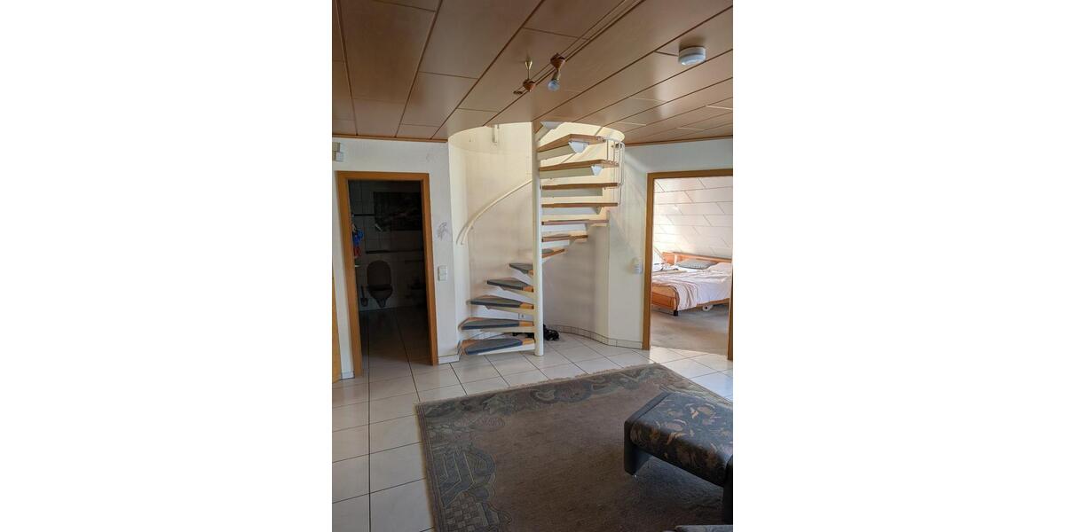 Wohnen über den Weinbergen – Stilvolle 3,5-Zimmer-Maisonette 3.5 zimmer