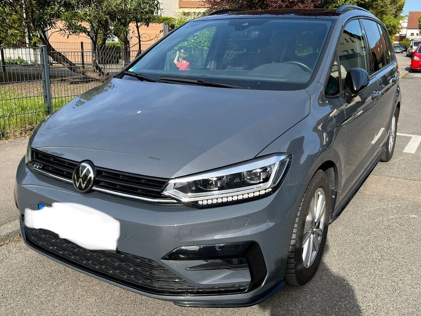 VW Touran 70.500 km 32.800 € Stuttgart 70567