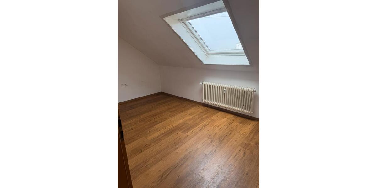 Etagenwohnung Kirchheim unter Teck - 4 Zimmer, 110 m&sup2;, 1.400&euro; | Angebot:25390611