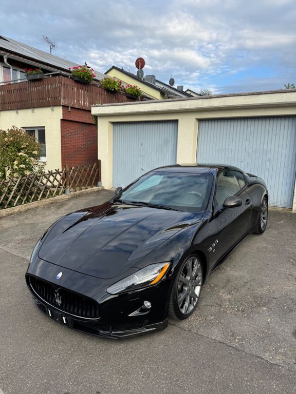 Maserati Granturismo 82.000 km 42.000 € Stuttgart 71672