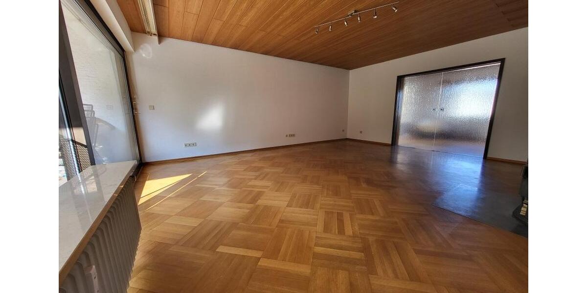 Erdgeschoßwohnung Ludwigsburg - 4 Zimmer, 120 m&sup2;, 1.500&euro; | Angebot:26384402
