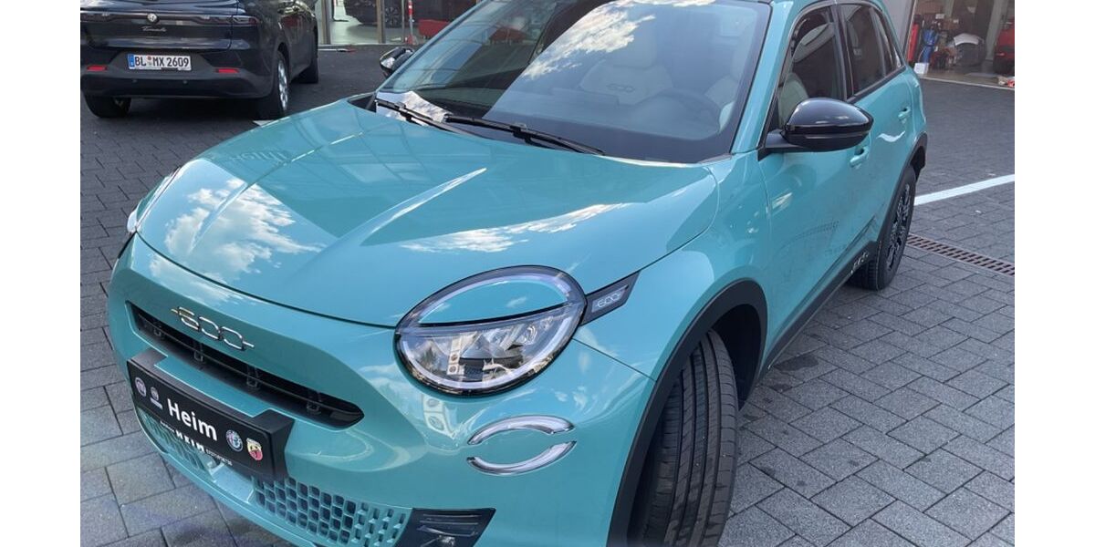 Fiat 600 10.800 km 24.900 € Tübingen 72072