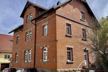 Historische Immobilie im Schweizer Stil: Saniertes Dreifamilienhaus mit Garten & Garage 8 zimmer