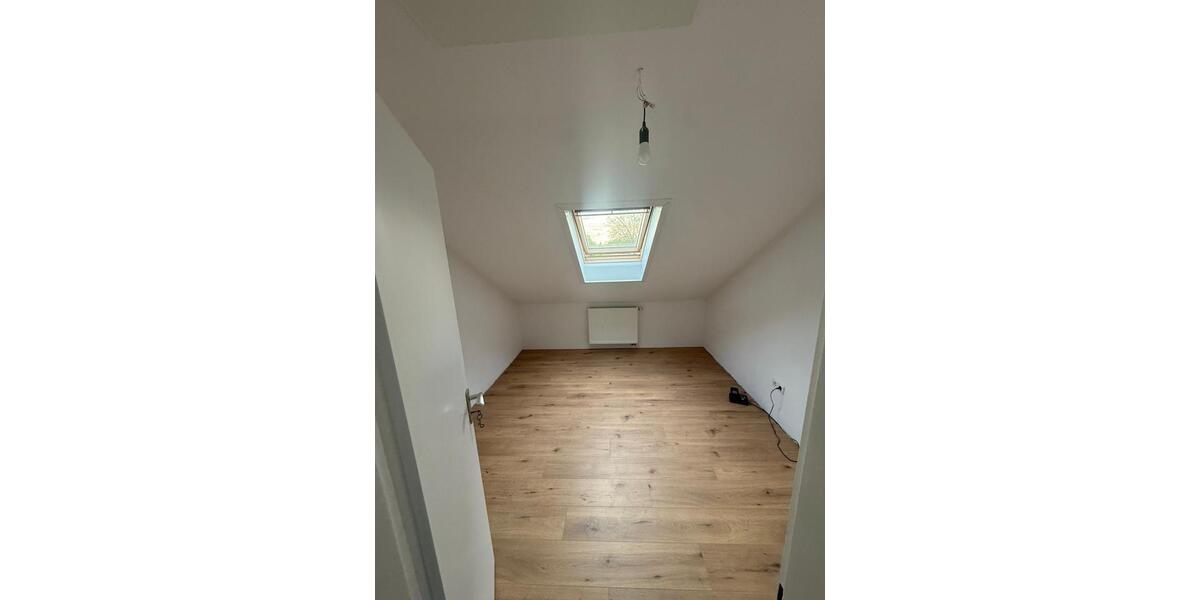 Dachgeschoßwohnung Ludwigsburg Eglosheim - 3 Zimmer, 47 m&sup2;, 890&euro; | Angebot:26234301