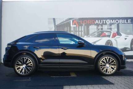 Porsche Macan 8.900 km 81.800 &euro; Stuttgart 70499