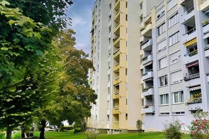Helle 4,5 Zimmer-Wohnung mit Balkon, Aufzug und Tiefgaragenstellplatz in ruhiger Lage von Ludwigsburg