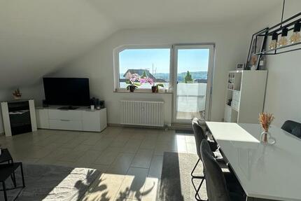 Modernisierte 2 Zimmer Wohnung mit Weitblick zu verkaufen!